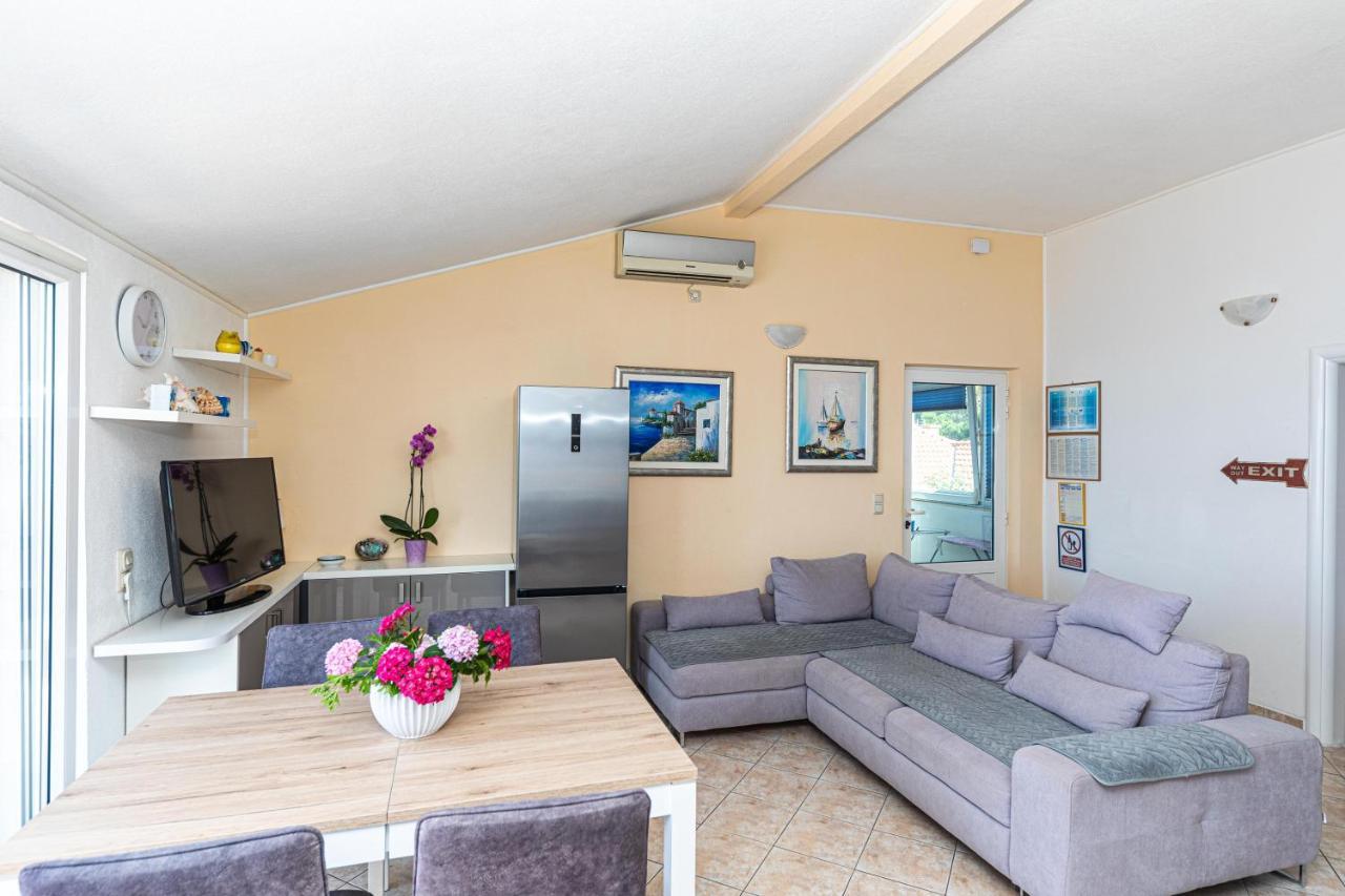Apartments Villa Nea Leona Trogir Eksteriør billede