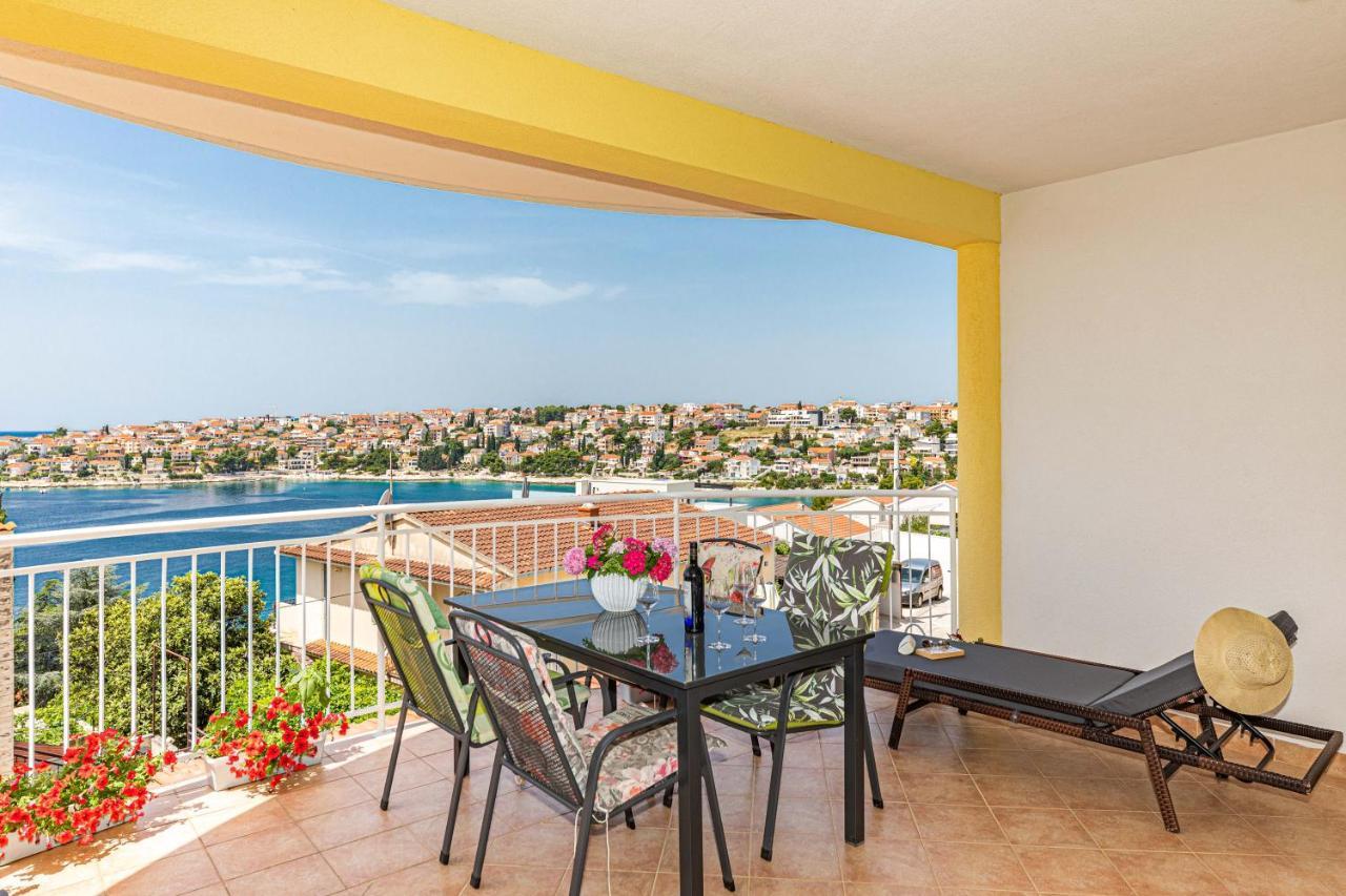Apartments Villa Nea Leona Trogir Eksteriør billede